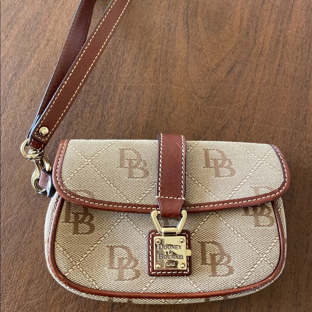 Dooney & Bourke wristlet